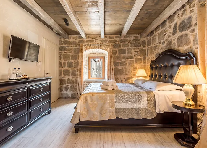 Heritage Palace Varos Hotel