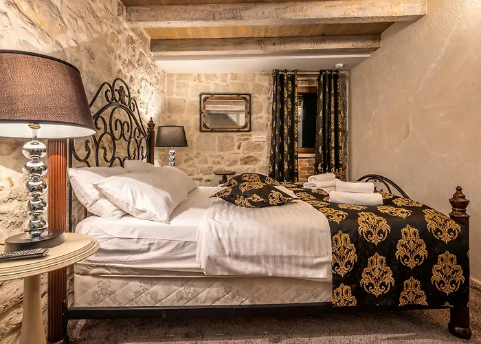 Heritage Palace Varos Hotel