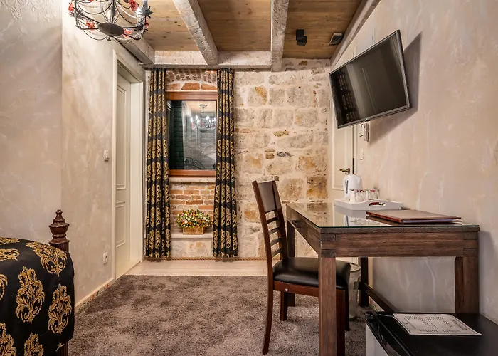 Heritage Palace Varos