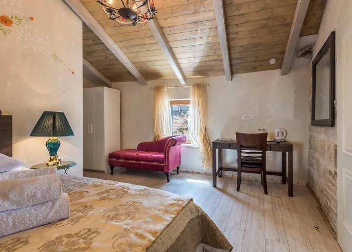 Heritage Palace Varos