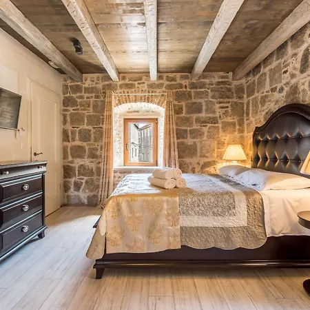 Heritage Palace Varos Otel