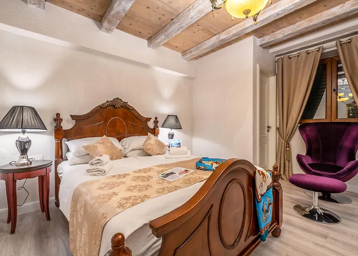 Heritage Palace Varos