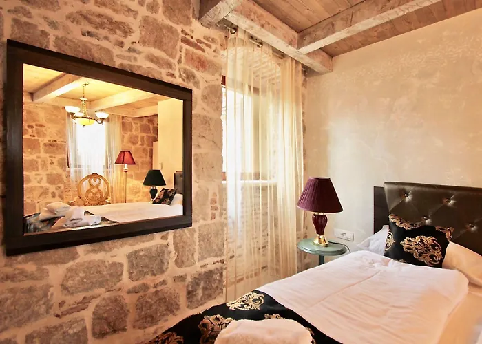 Otel Heritage Palace Varos 4*