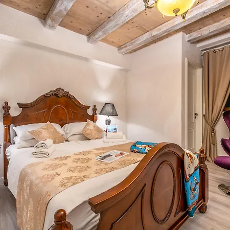 Heritage Palace Varos - Mag Quaint & Elegant Boutique
