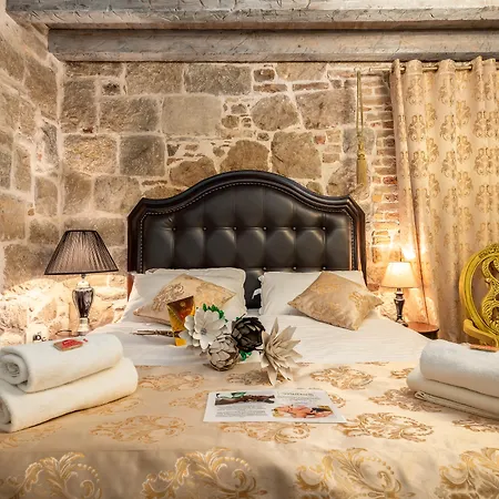 Heritage Palace Varos - Mag Quaint & Elegant Boutique