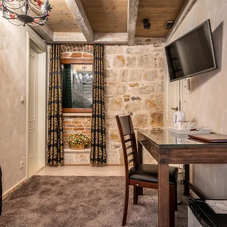 Heritage Palace Varos