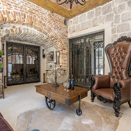 Отель Heritage Palace Varos - Mag Quaint & Elegant Boutique Сплит