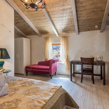 Heritage Palace Varos - Mag Quaint & Elegant Boutique