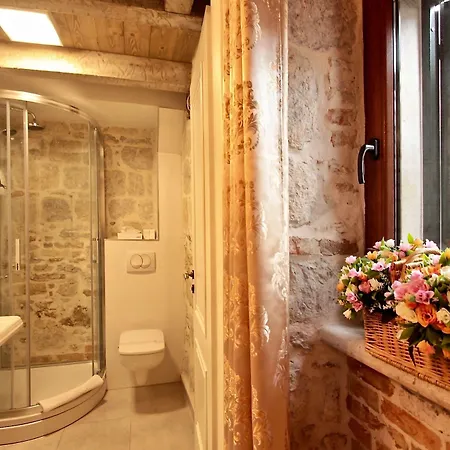 Heritage Palace Varos - Mag Quaint & Elegant Boutique