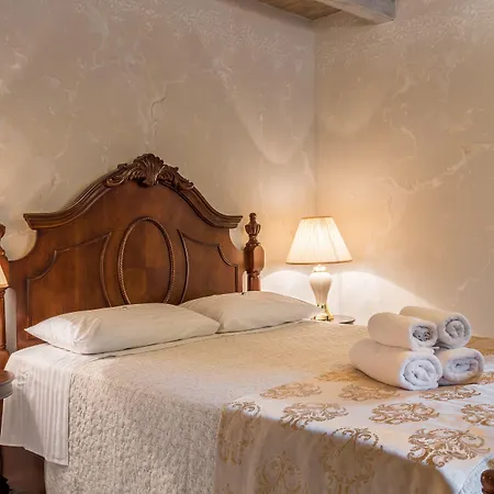 Heritage Palace Varos - Mag Quaint & Elegant Boutique