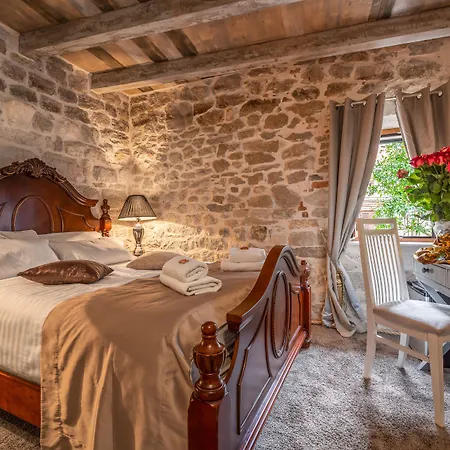Heritage Palace Varos - Mag Quaint & Elegant Boutique