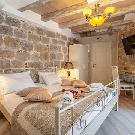 Heritage Palace Varos - Mag Quaint & Elegant Boutique Отель