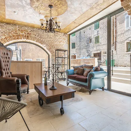 Heritage Palace Varos 4* Σπλιτ